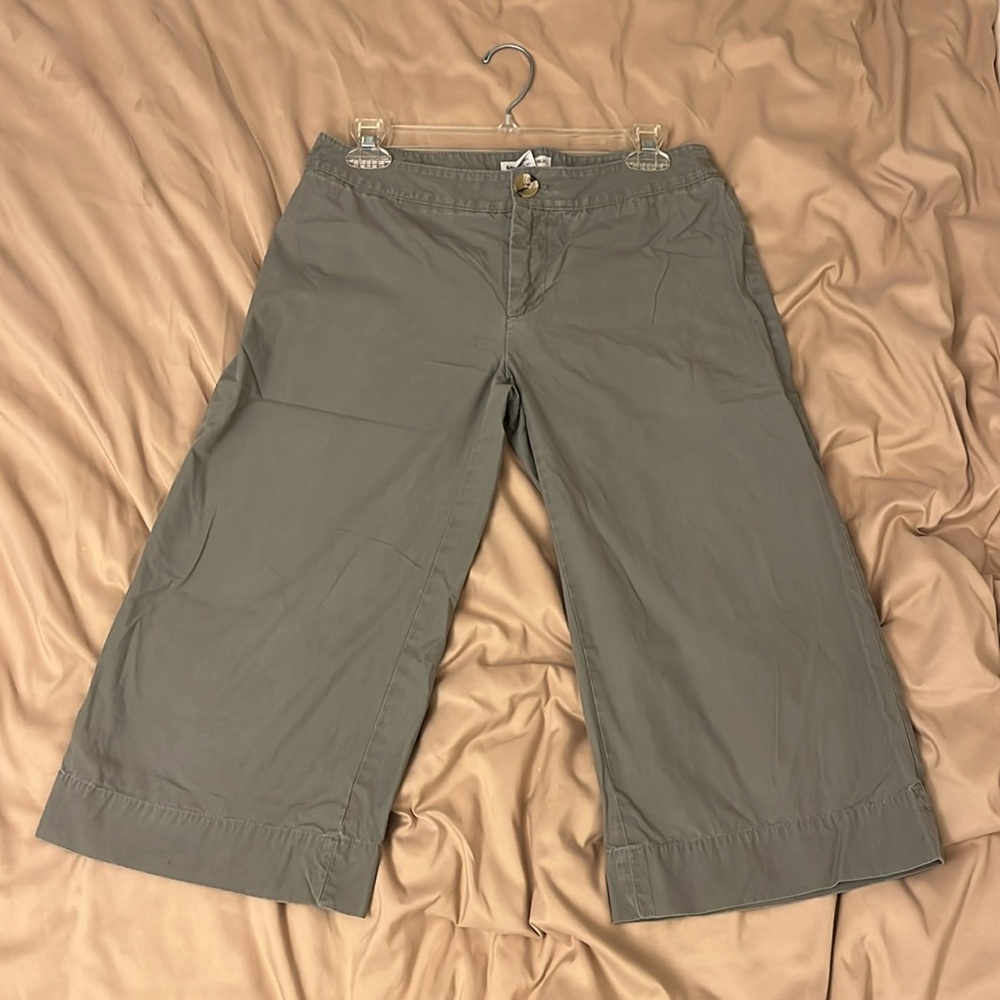 Straight leg capris, size 4